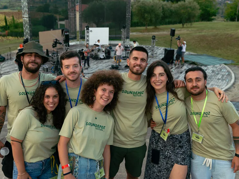 Pubblico durante un evento Soundepoz al Teatro Aperto di Poggio Berni