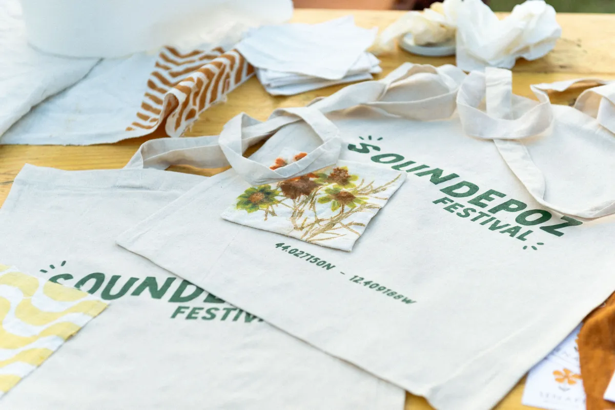 Laboratorio di ricamo a mano al Soundepoz Festival 2025
